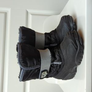 Kids Kamik - snow boots size toddler 8.